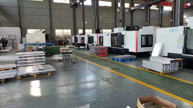 科鼎數(shù)控告知您鋁型材加工中心機床v18型號優(yōu)勢有哪些？