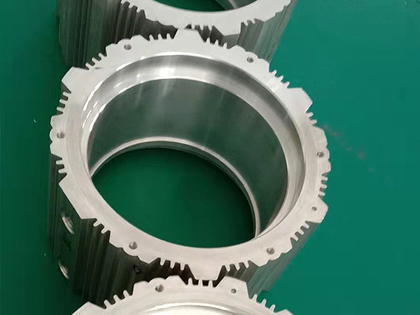 鋁型材加工中心各種機(jī)加工工藝精度能到達(dá)多少？-科鼎數(shù)控
